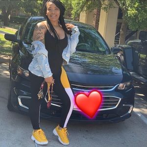 Meet your Posher, Emya